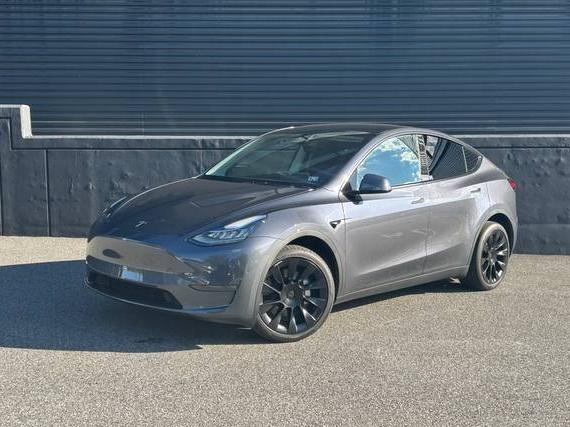 TESLA MODEL Y 2023 7SAYGDEE7PA136311 image